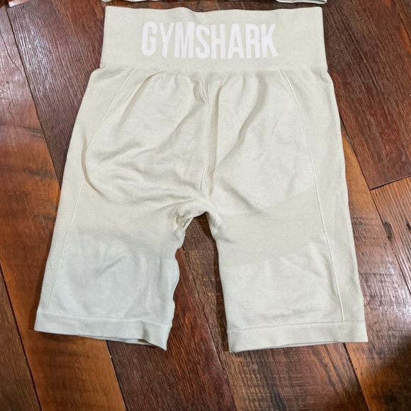 Gymshark Adapt Camo Seamless Long Sleeve Crop Top and Shorts Set Beige Size M - Picture 13 of 16